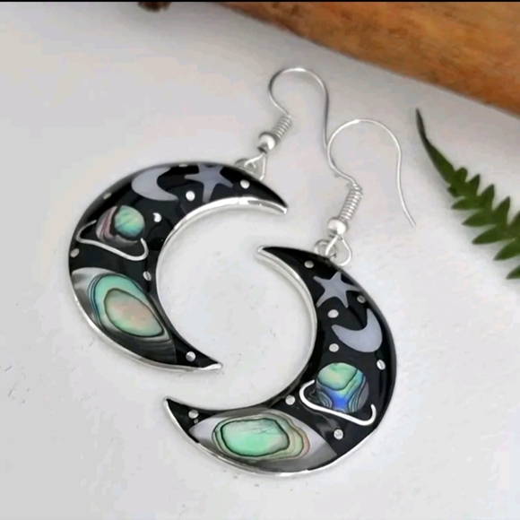 Nwt  Cresent Moon🌙 Earrings - Picture 2 of 4
